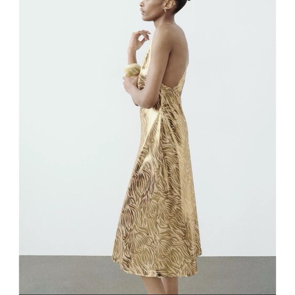 ZARA WOMEN SS24 MEDIUM FOIL ANIMAL PRINT MIDI HALTER GOLD DRESS 1165/164/035 - Picture 5 of 17